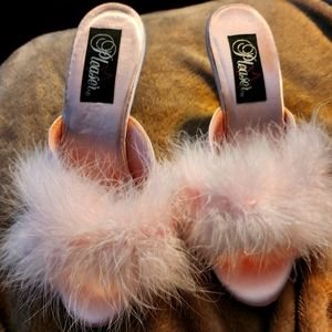 Fuzzy heel slippers